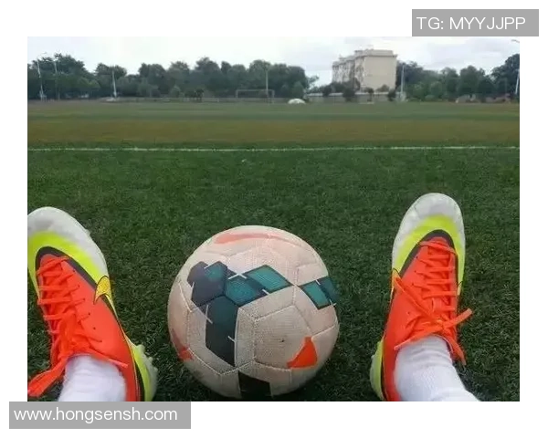 踢足球得有团队精神与坚持不懈的决心才能成就精彩比赛